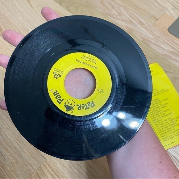 Vintage Snoopy’s Christmas Record 45 RPM Peter Pan - Picture 5 of 5